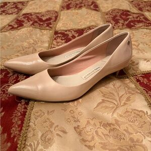Elegant nude Dana Bachman kitten heels 9 1/2